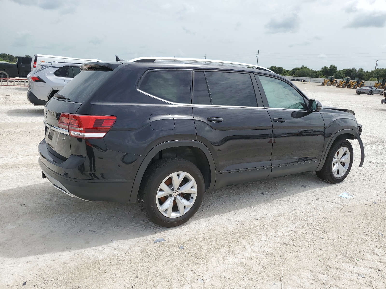 2018 Volkswagen Atlas Se vin: 1V2CR2CA0JC585888