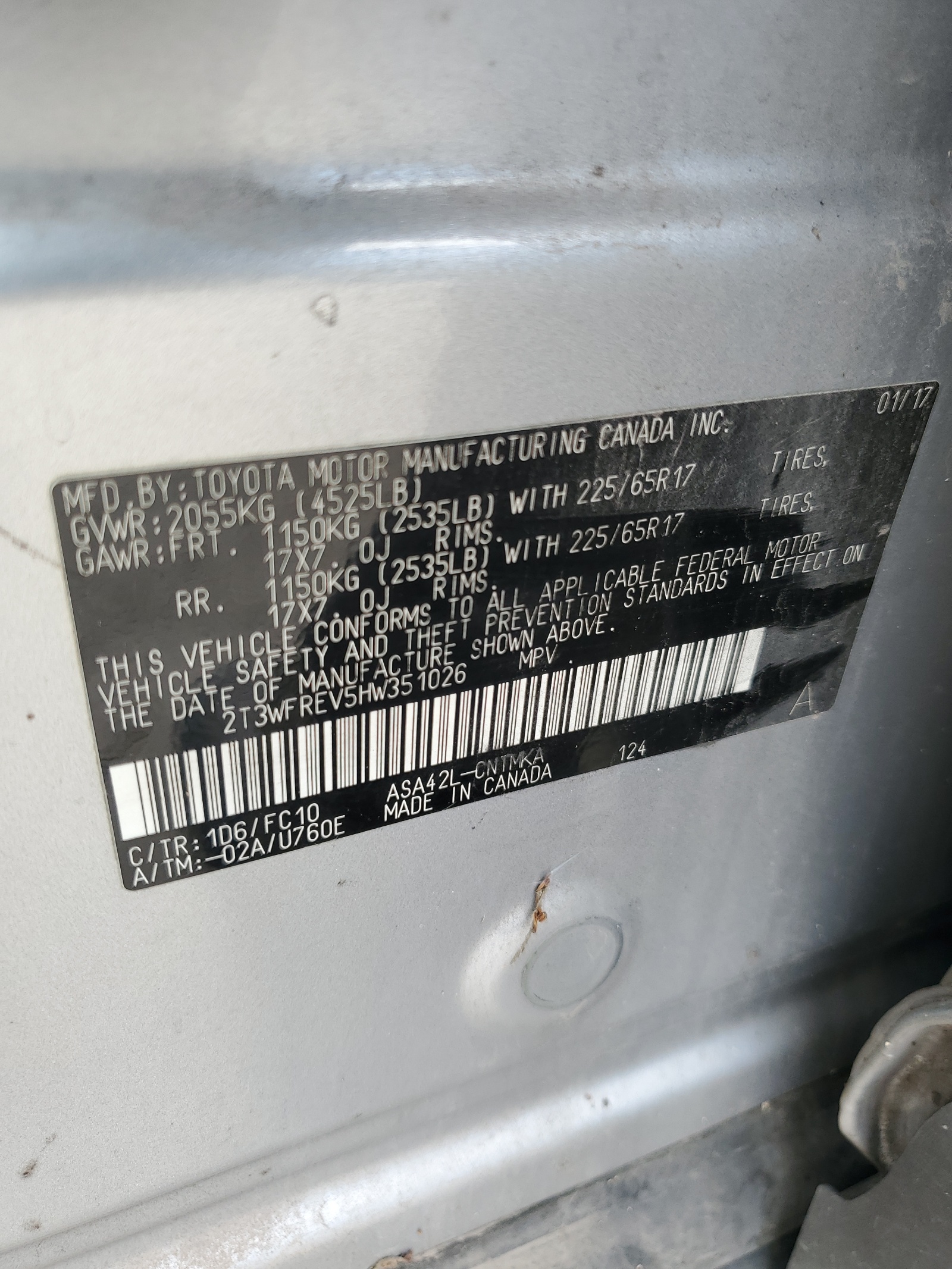 2T3WFREV5HW351026 2017 Toyota Rav4 Xle