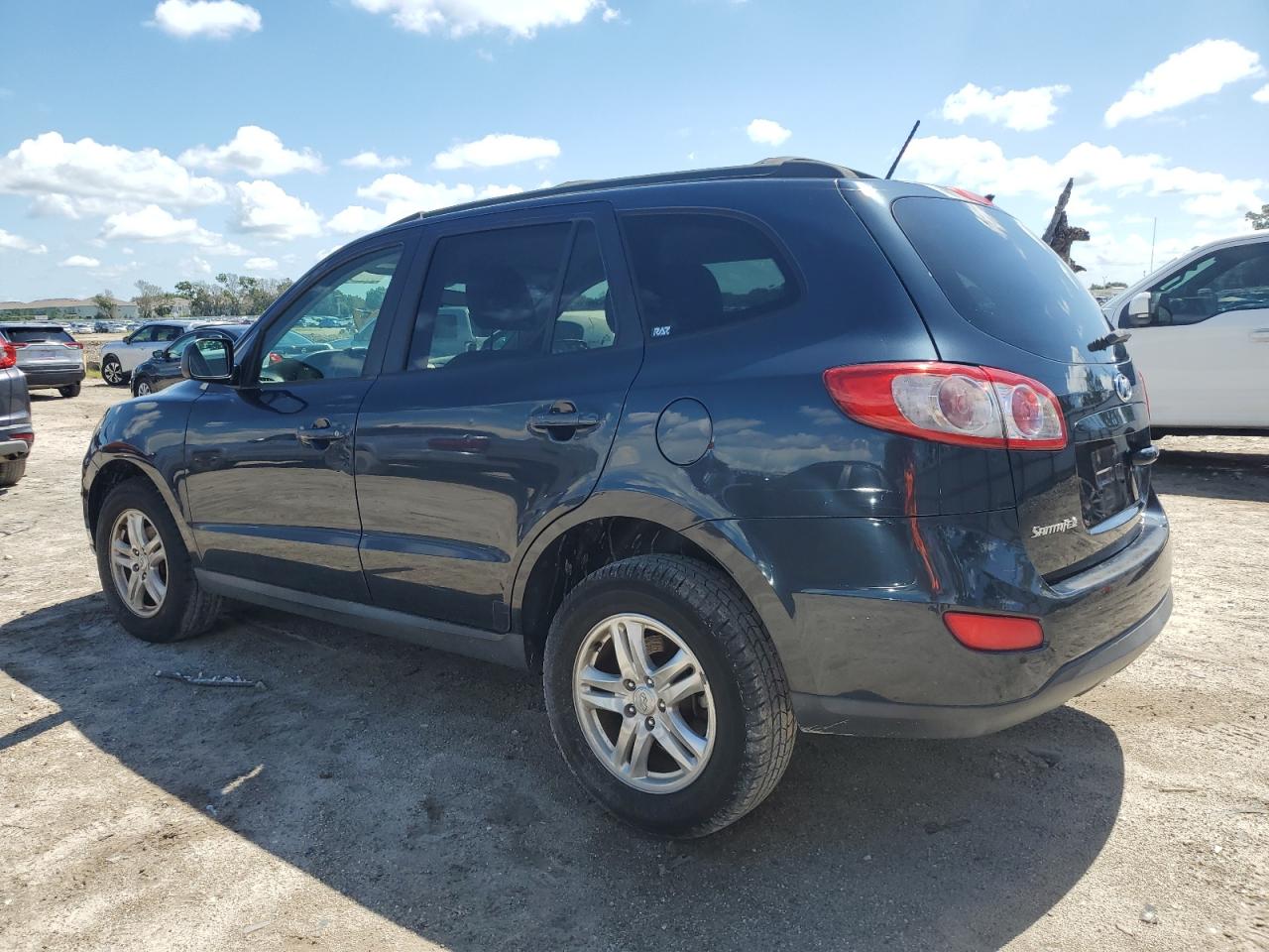 2012 Hyundai Santa Fe - Image 2