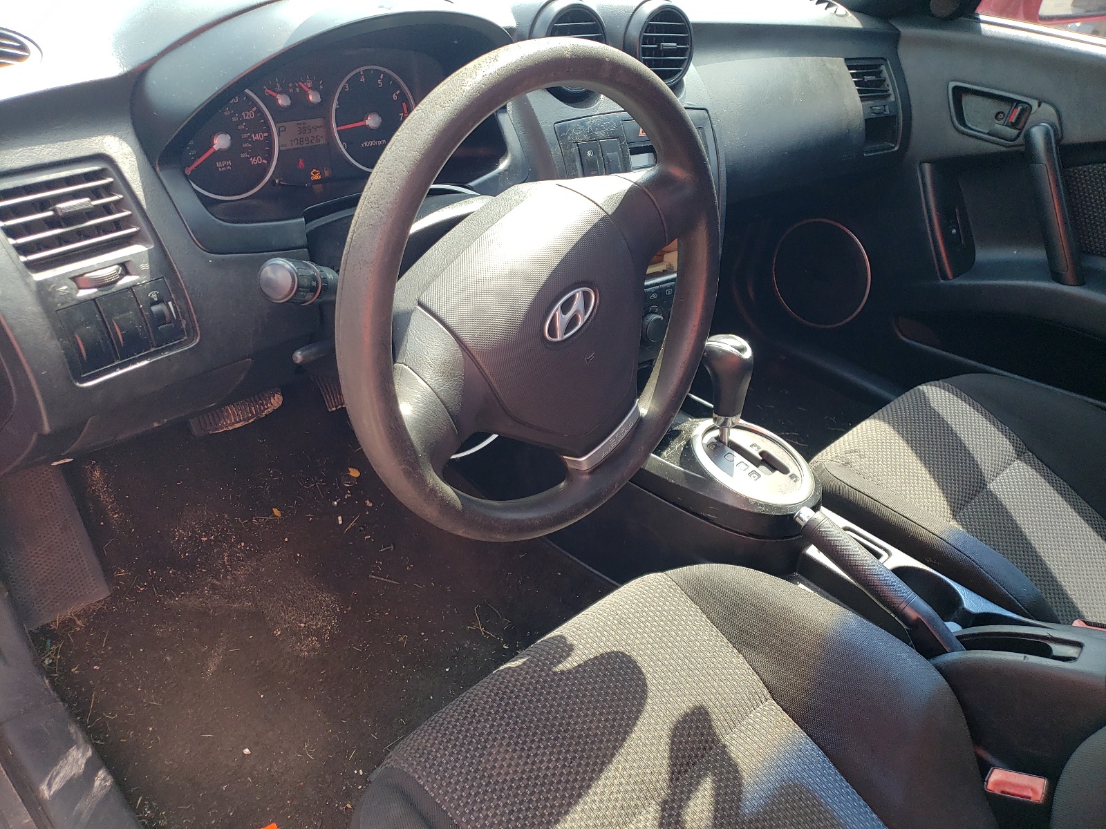 KMHHM65D93U099044 2003 Hyundai Tiburon