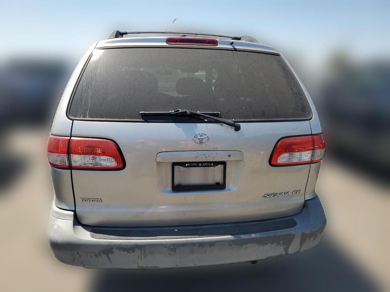 2002 Toyota Sienna Ce VIN: 4T3ZF19C52U503675 Lot: 64121634