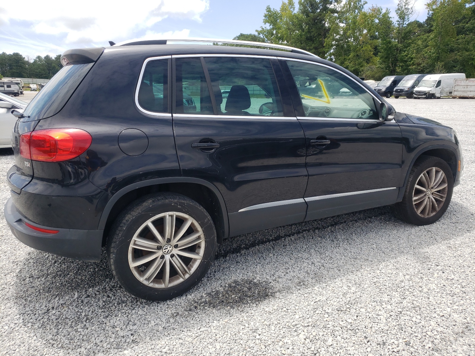 2016 Volkswagen Tiguan S vin: WVGAV7AX7GW516921