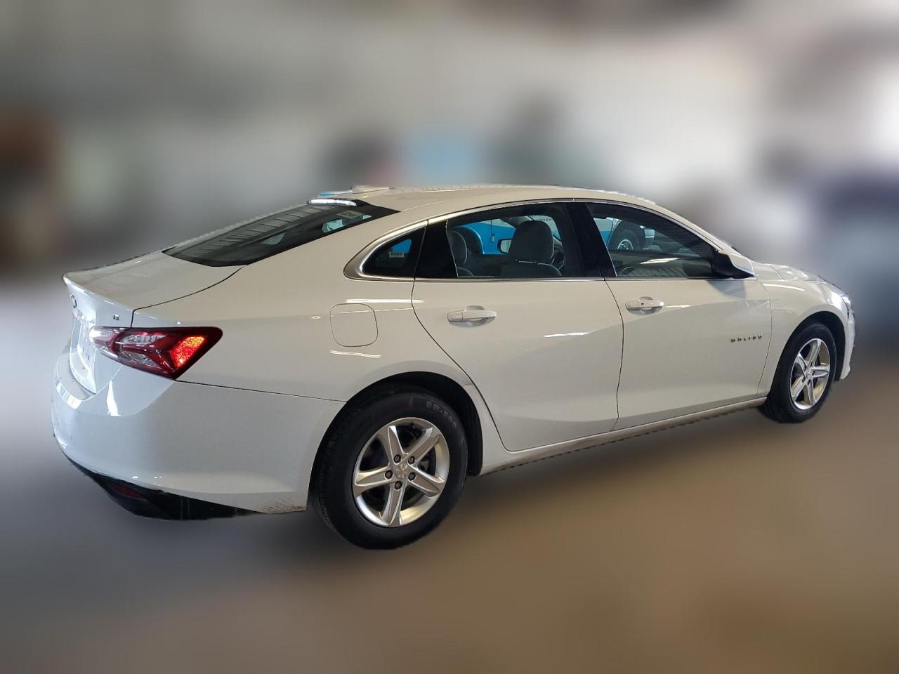 2022 Chevrolet Malibu - Image 3