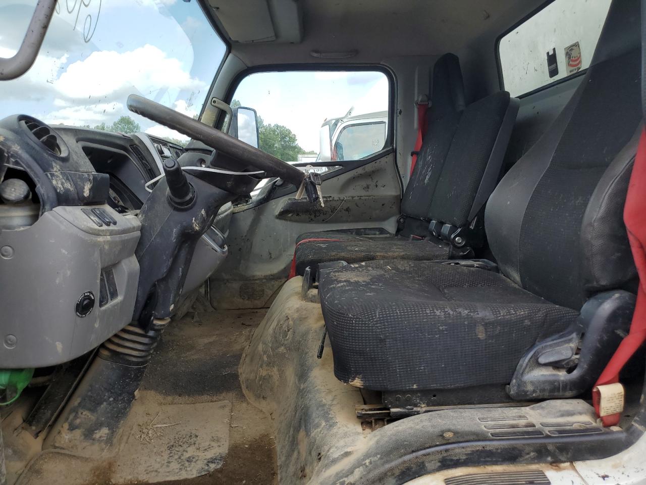 4UZBVK110KGKT7705 2019 Mitsubishi Fuso Truck Of America Inc Fe Fec72S