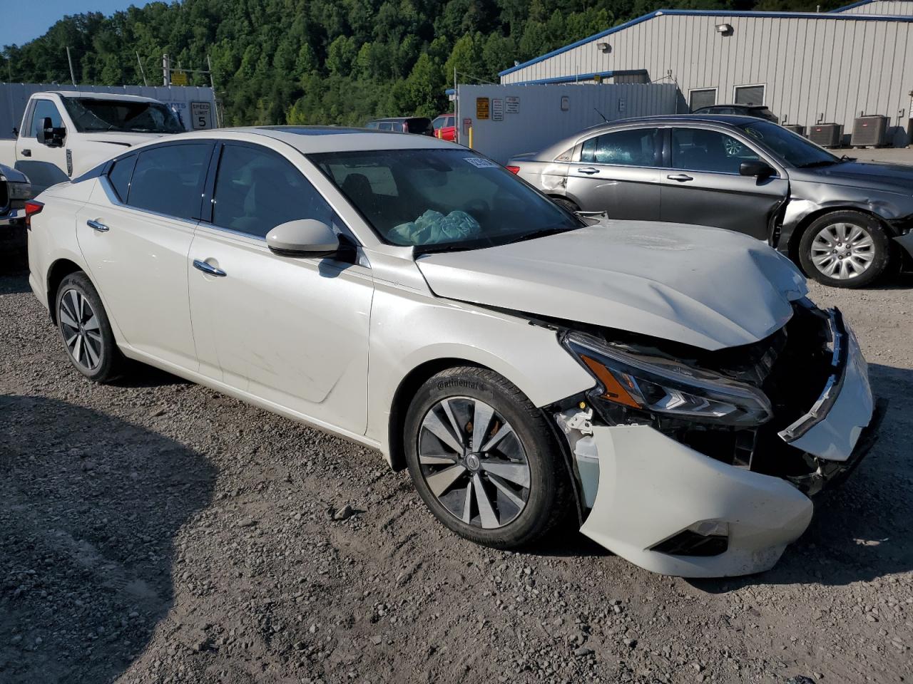 1N4BL4DV0LC189058 Nissan Altima SV 4