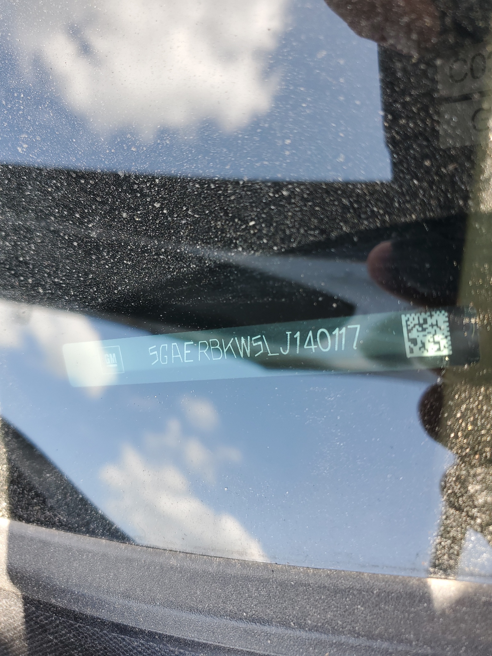 5GAERBKW5LJ140117 2020 Buick Enclave Essence