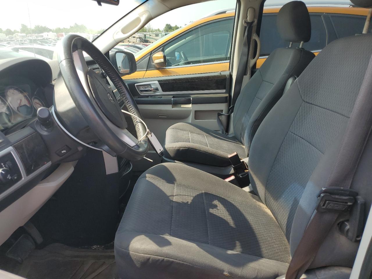 2D4RN5D17AR106545 2010 Dodge Grand Caravan Sxt