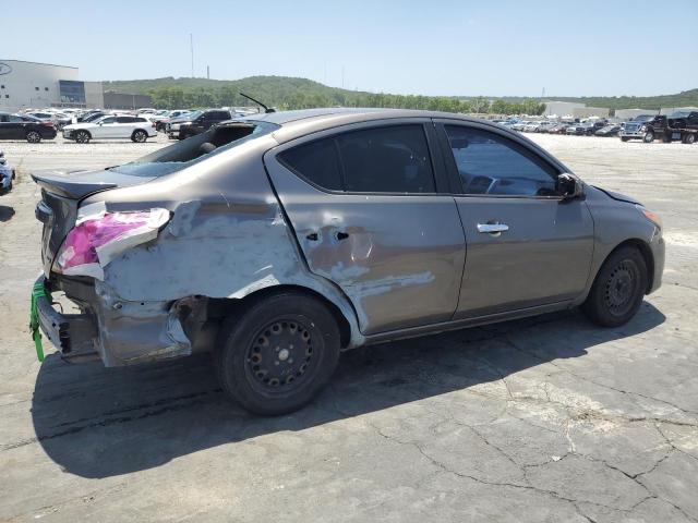 Седани NISSAN VERSA 2015 Сірий