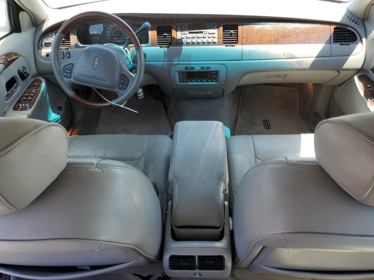 2001 Lincoln Town Car Signature VIN: 1LNHM82W21Y653046 Lot: 65293244