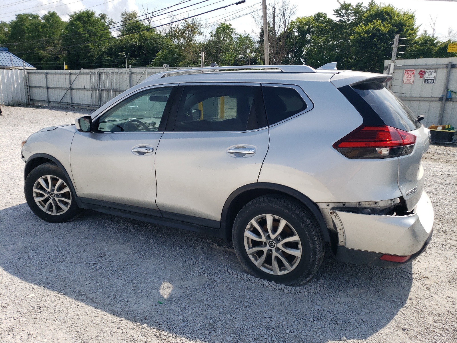 2017 Nissan Rogue S vin: KNMAT2MTXHP522343