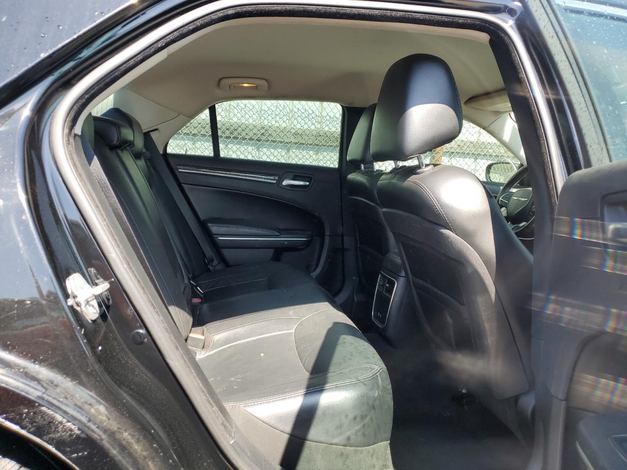 2015 Chrysler 300 Limited VIN: 2C3CCAAG4FH864354 Lot: 63492104