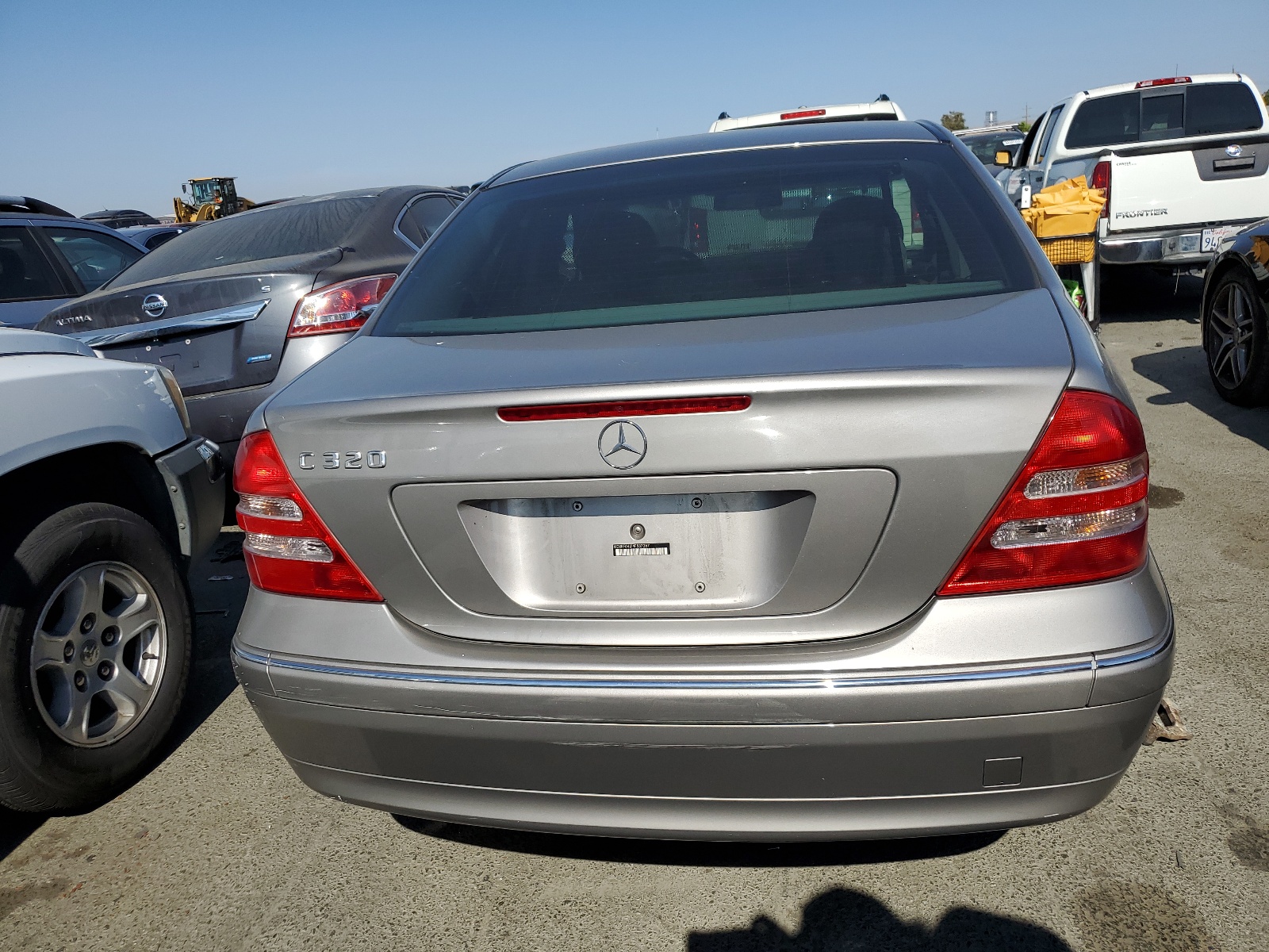 WDBRF64J24F537367 2004 Mercedes-Benz C 320