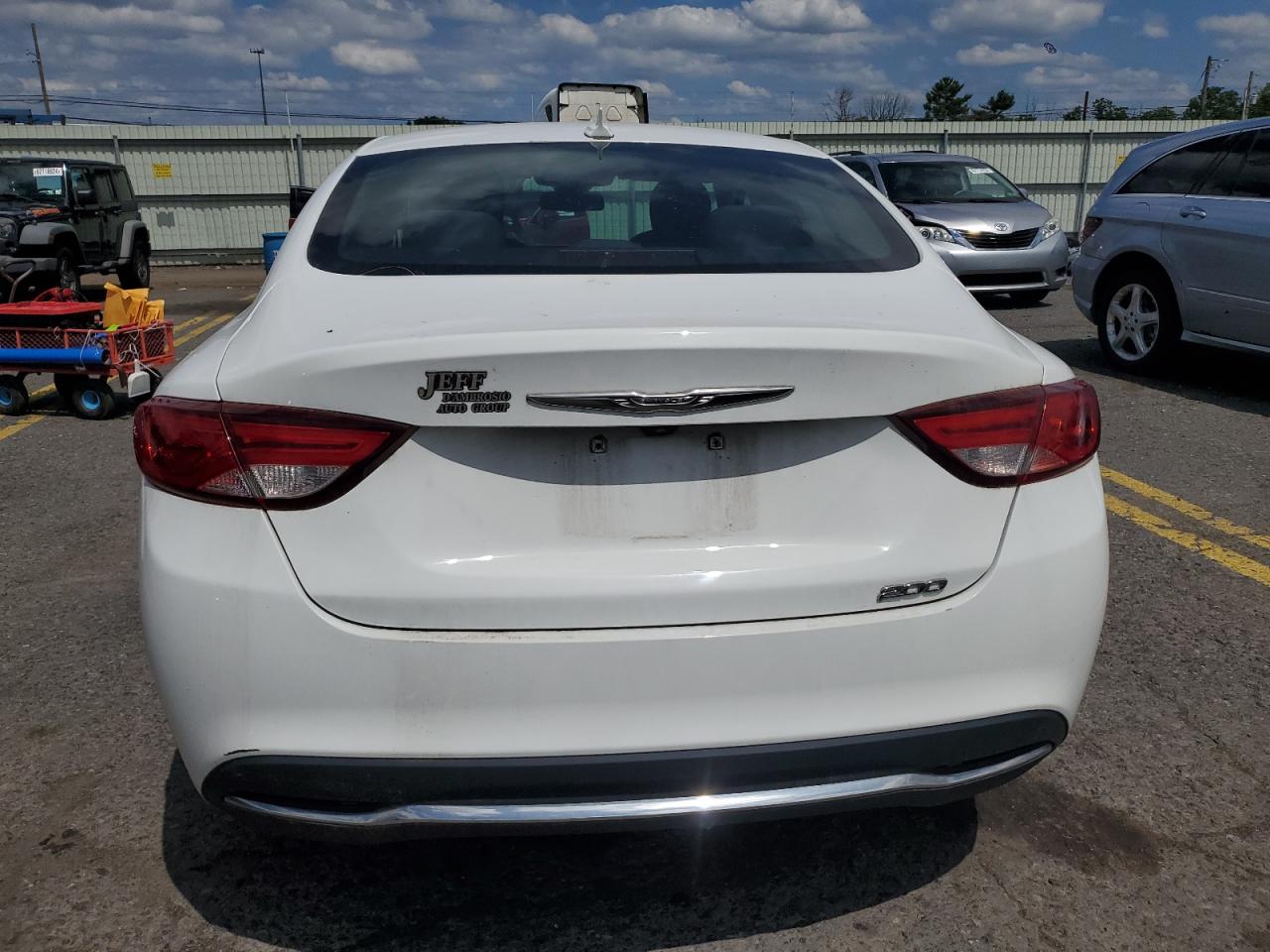 2015 Chrysler 200 Limited VIN: 1C3CCCAB4FN647457 Lot: 62469944