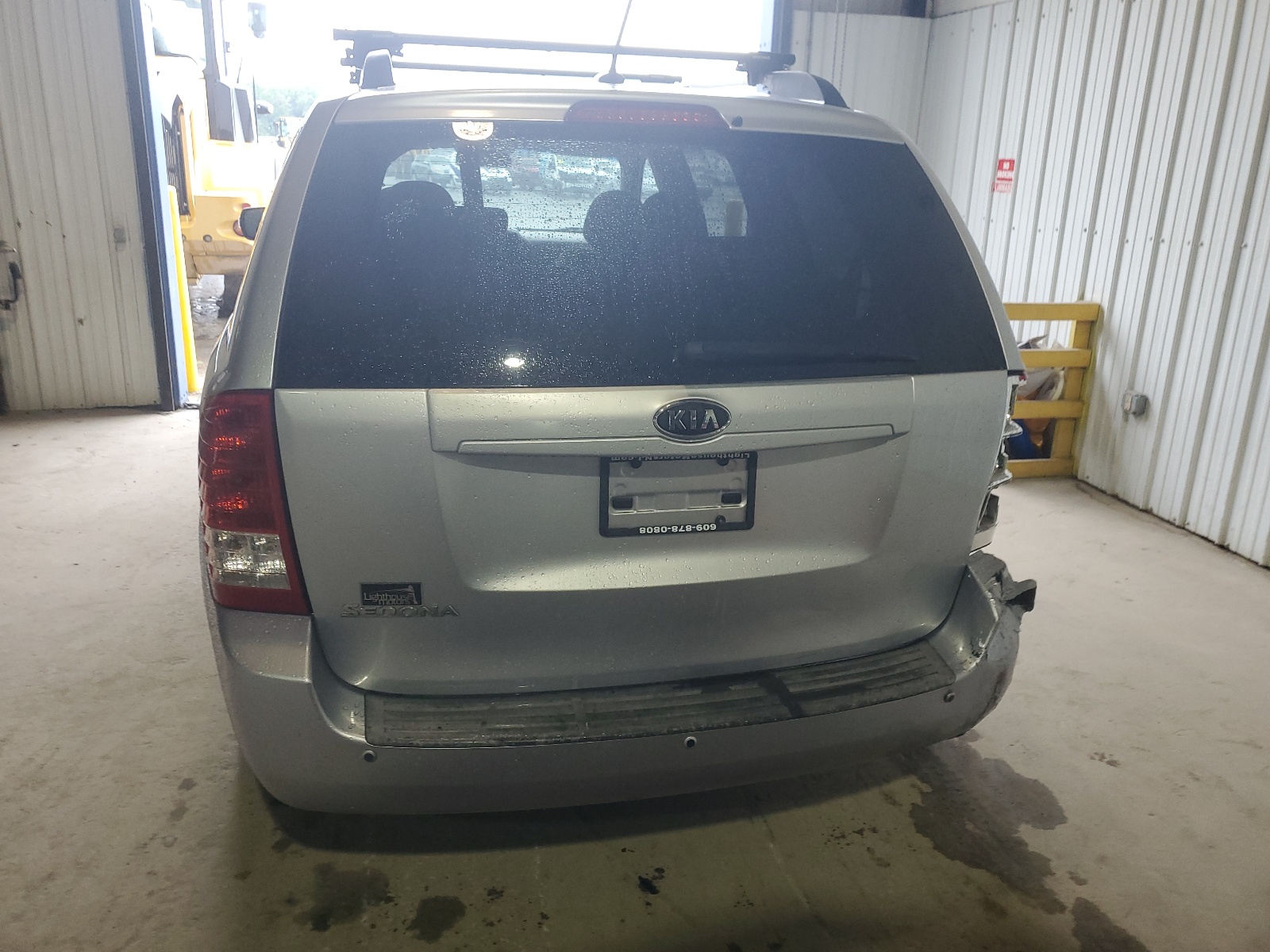 KNDMG4C71B6368975 2011 Kia Sedona Lx