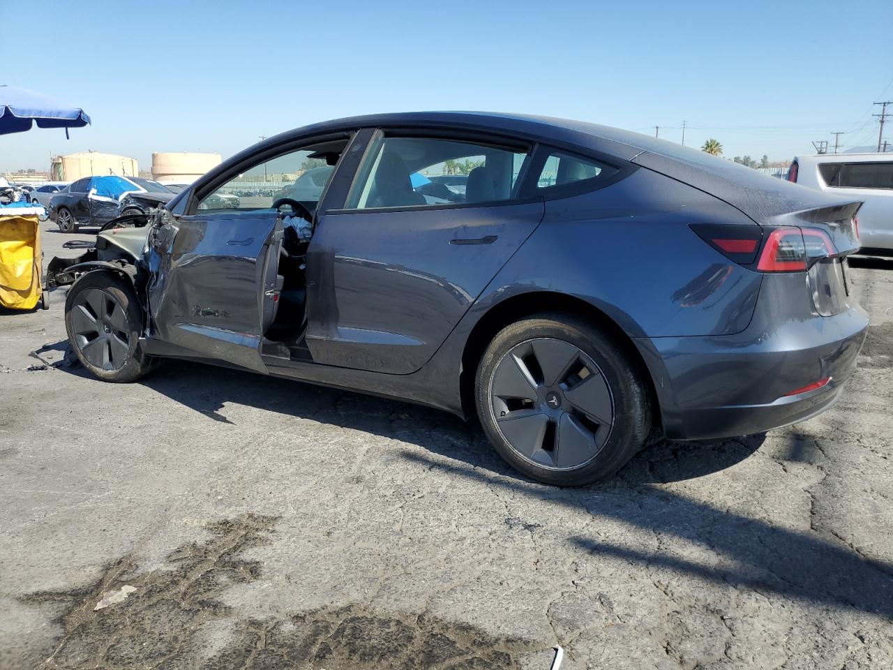 5YJ3E1EA2PF710468 2023 TESLA MODEL 3 - Image 2