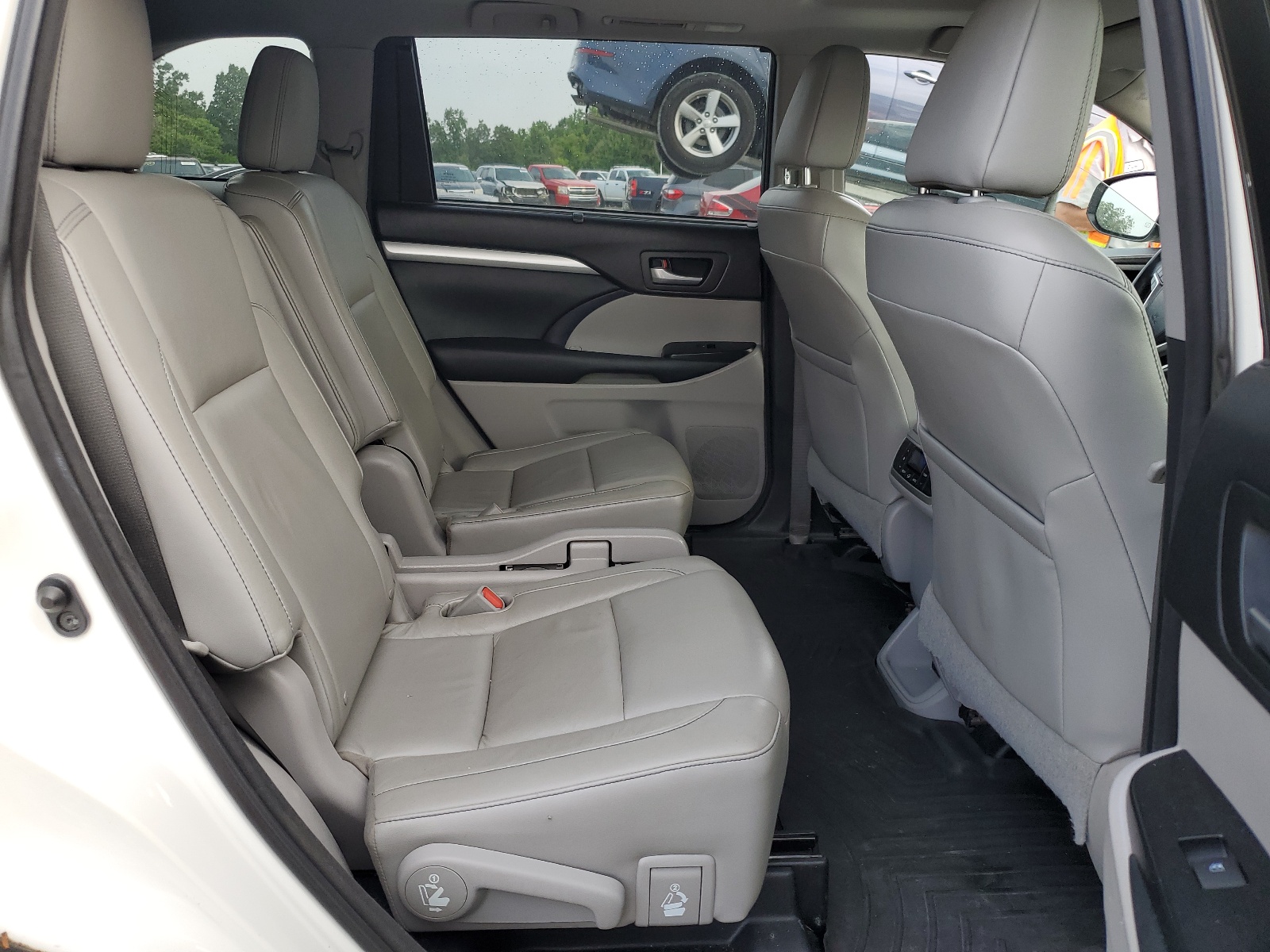 5TDKKRFH3FS075205 2015 Toyota Highlander Xle