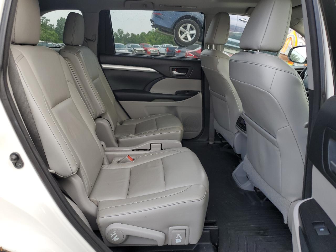 2015 Toyota Highlander Xle VIN: 5TDKKRFH3FS075205 Lot: 59833854