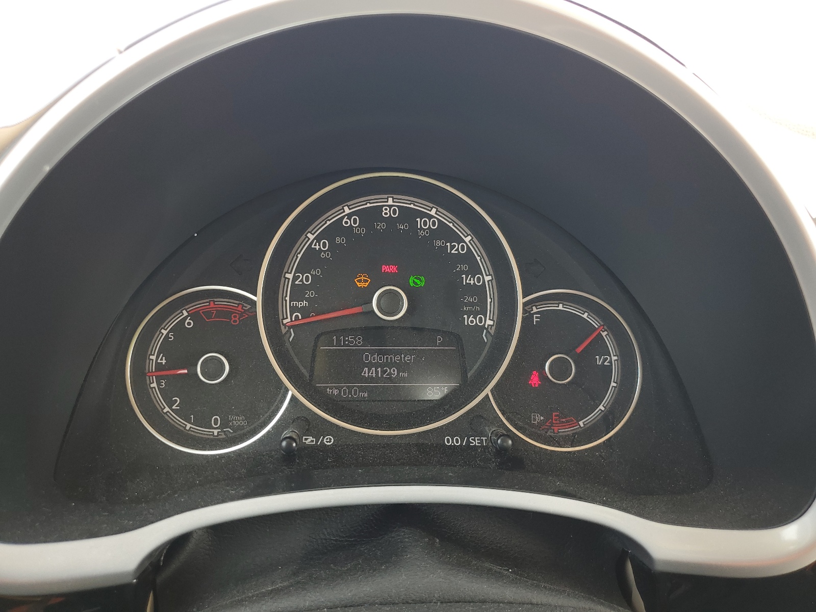 3VWJD7AT1JM727699 2018 Volkswagen Beetle Se