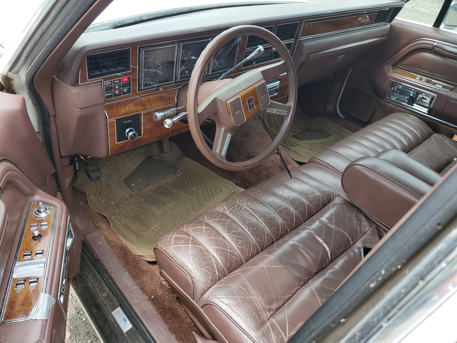 1LNBM81FXKY677104 1989 Lincoln Town Car