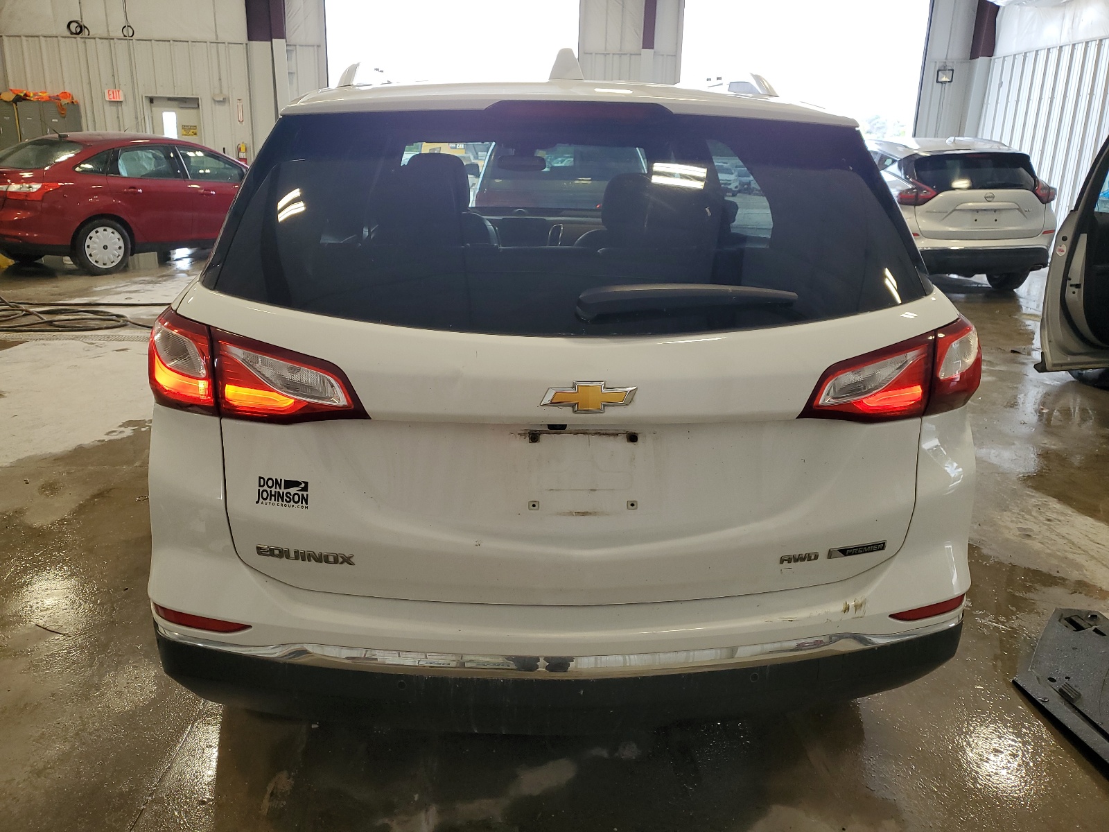 2GNAXVEV7J6179932 2018 Chevrolet Equinox Premier