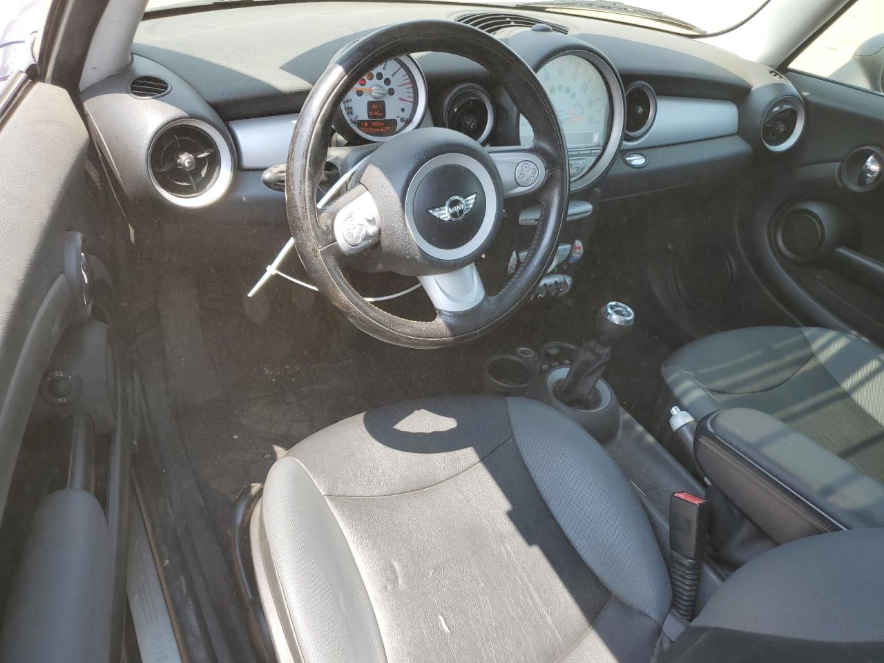 2009 Mini Cooper VIN: WMWMF33529TU72010 Lot: 64856864