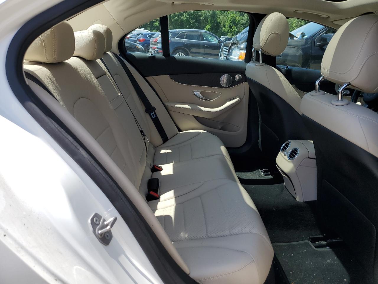 2016 Mercedes-Benz C 300 VIN: 55SWF4JB5GU176584 Lot: 64042694