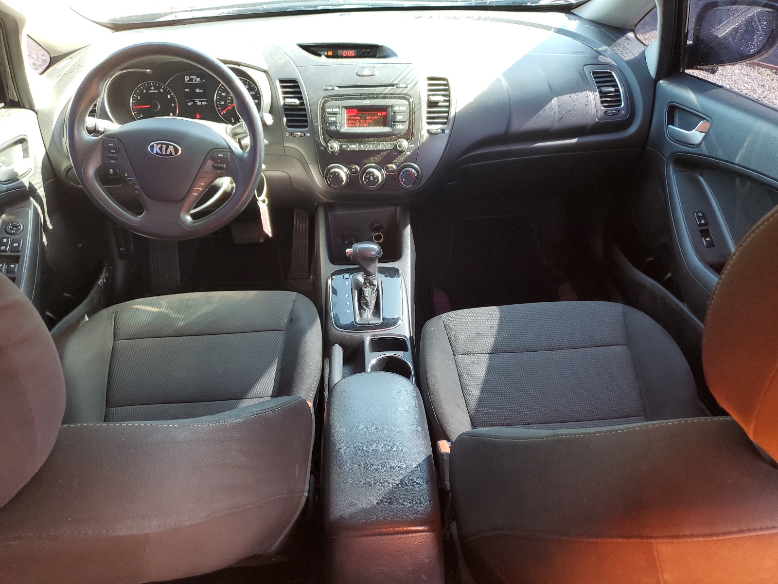 3KPFK4A7XHE145623 2017 Kia Forte Lx