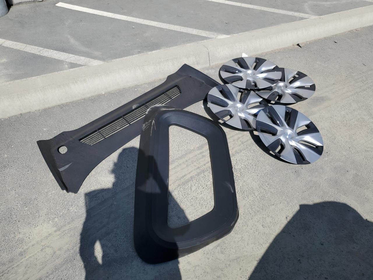 2023 Tesla Model Y VIN: 7SAYGDEE9PF883928 Lot: 63696134