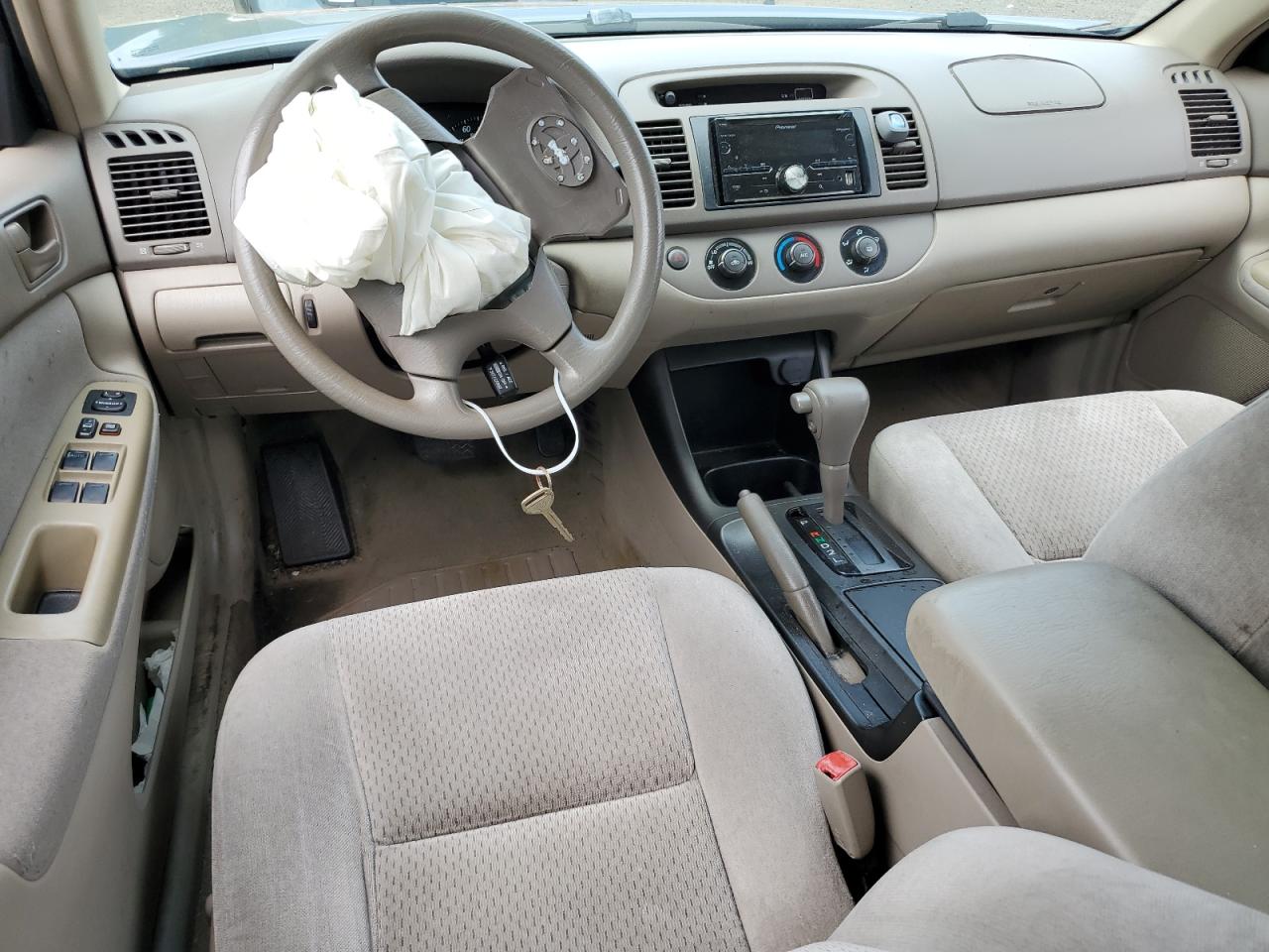 2004 Toyota Camry Le VIN: 4T1BE32K24U826787 Lot: 61609044