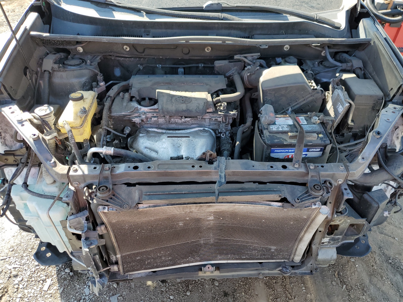 2T3WFREV1FW183768 2015 Toyota Rav4 Xle