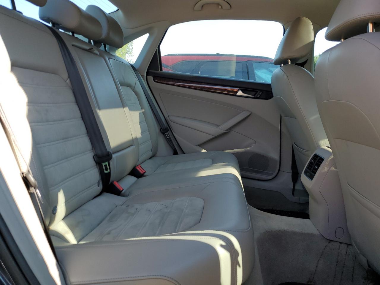 2013 Volkswagen Passat Sel VIN: 1VWCN7A36DC004345 Lot: 64500524