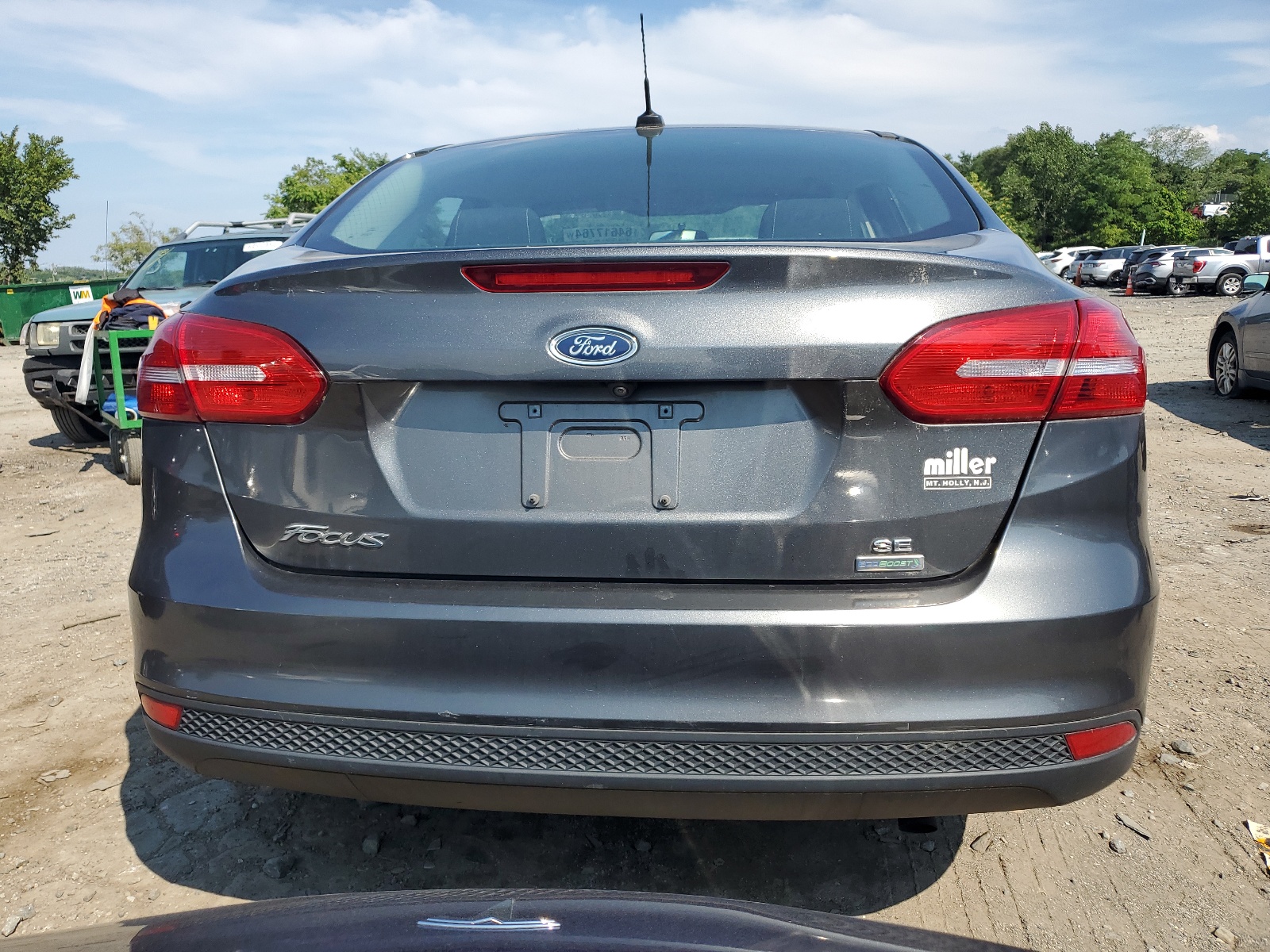 2018 Ford Focus Se vin: 1FADP3FE3JL284201