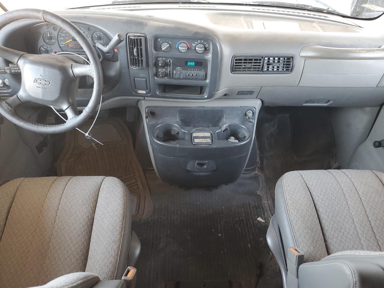 2000 Chevrolet Express G3500 VIN: 1GCHG39R3Y1250890 Lot: 63313864