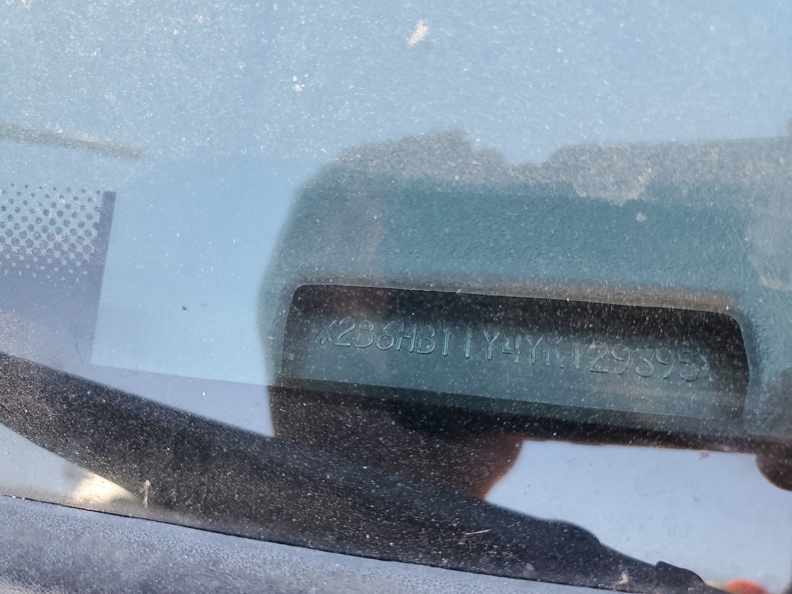 2B6HB11Y4YK129395 2000 Dodge Ram Van B1500