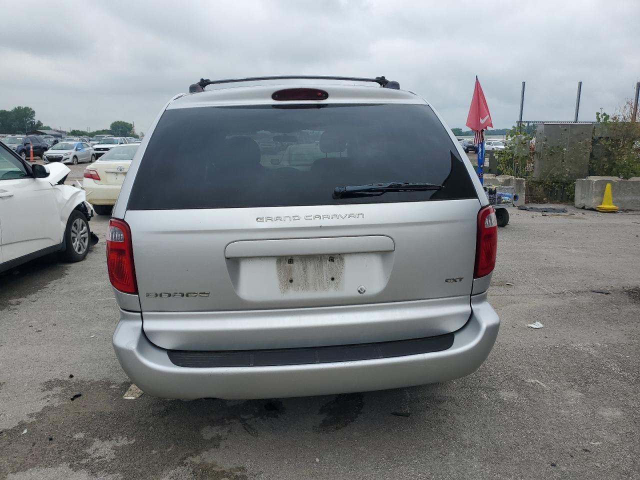 2005 Dodge Grand Caravan Sxt VIN: 2D4GP44L15R303309 Lot: 61673044