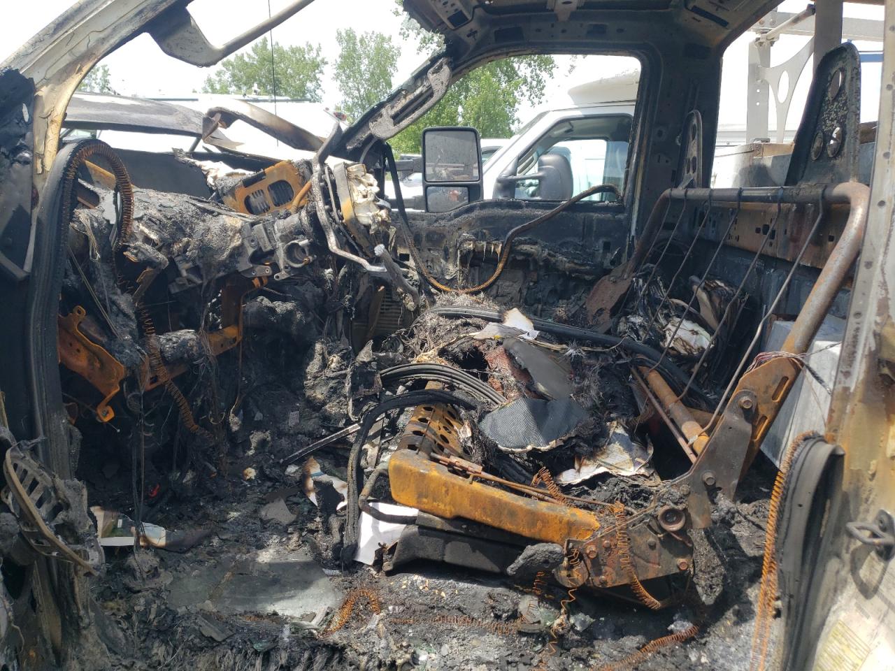2010 Ford F450 - Image 7
