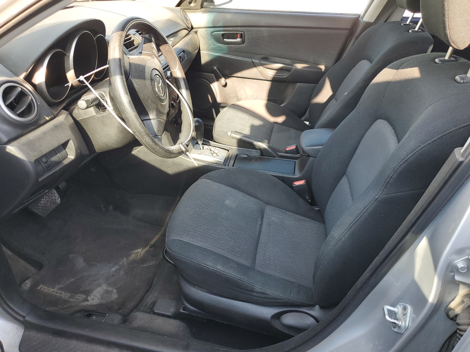 JM1BK12F371646356 2007 Mazda 3 I