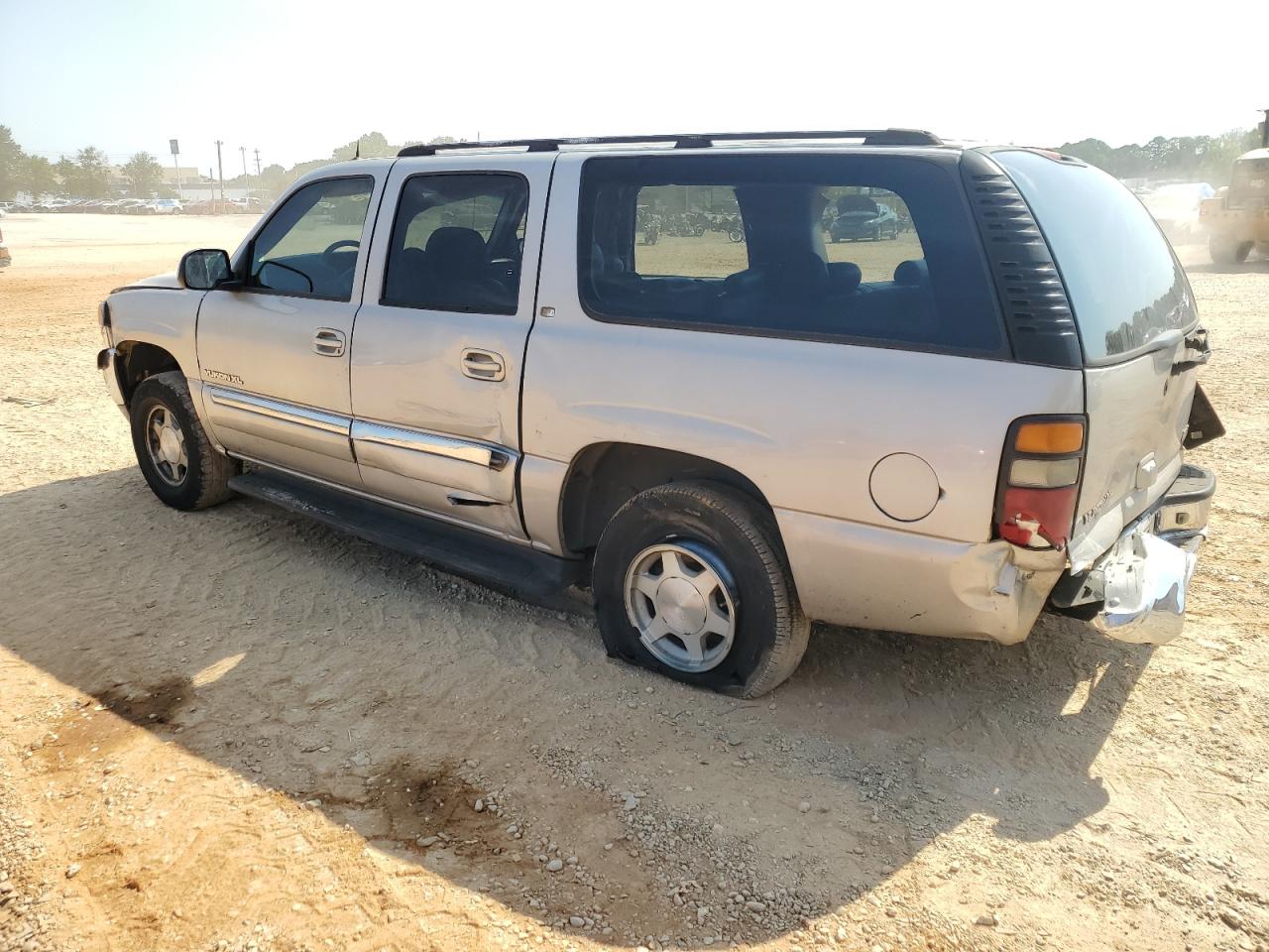 2005 GMC Yukon - Image 2
