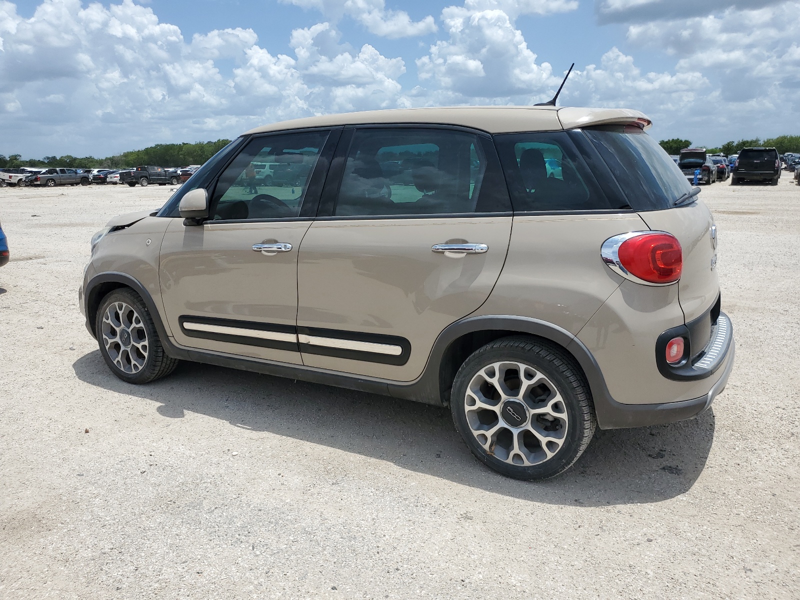 2015 Fiat 500L Trekking vin: ZFBCFADH9FZ031353