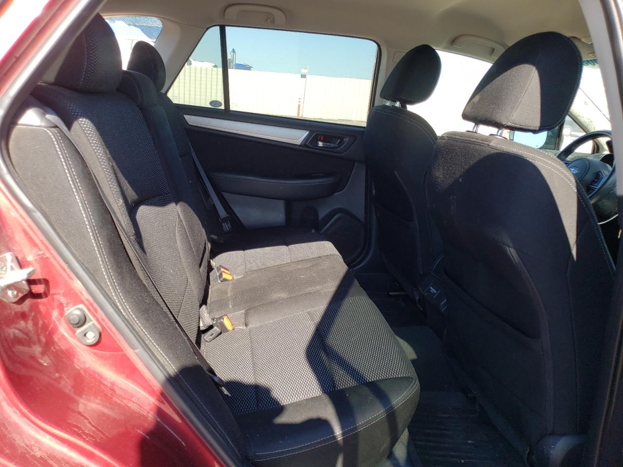 2018 Subaru Outback 2.5I Premium VIN: 4S4BSAFC3J3385690 Lot: 61860594