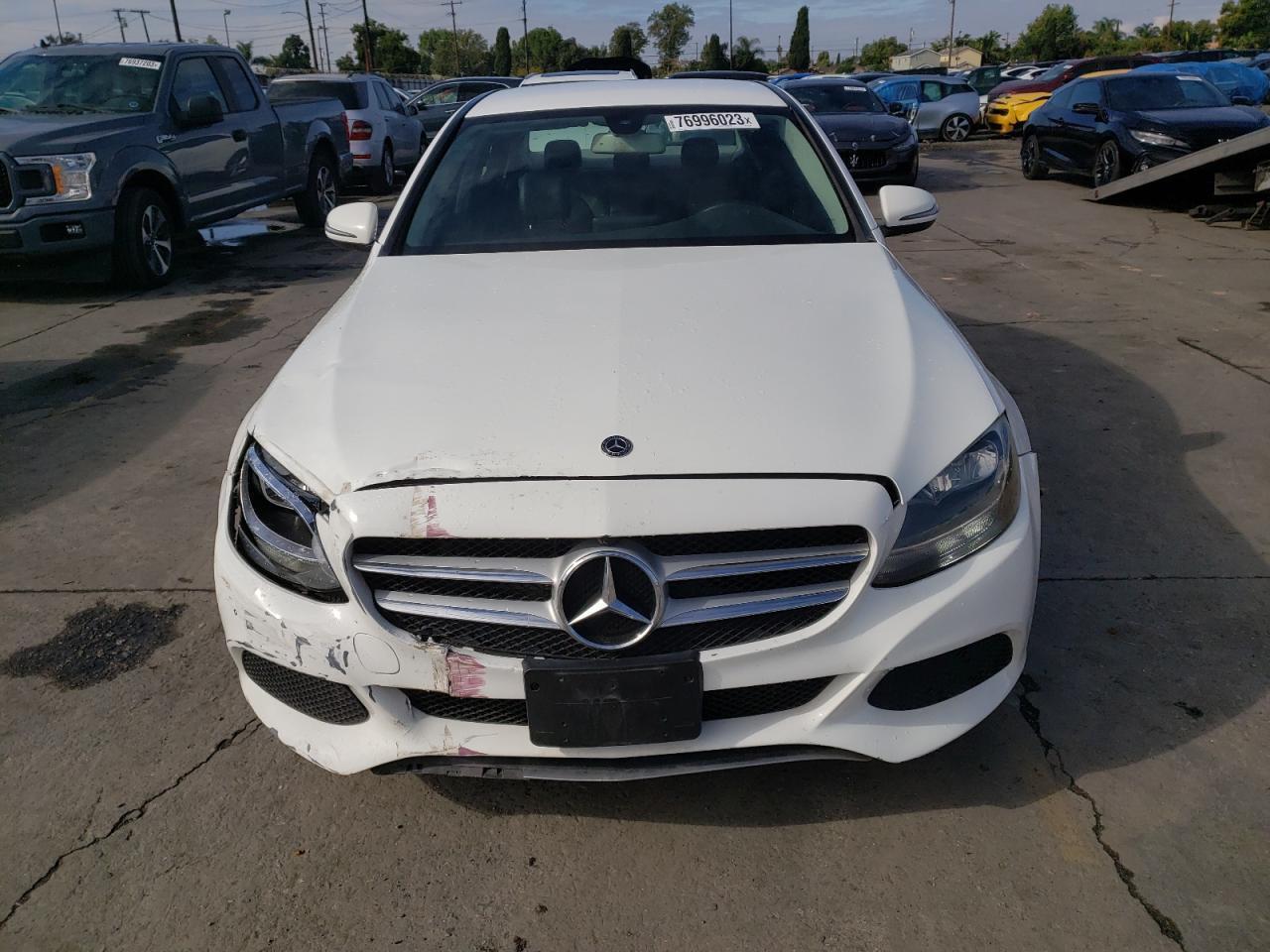 2017 Mercedes-Benz C 300 vin: 55SWF4JB8HU212804