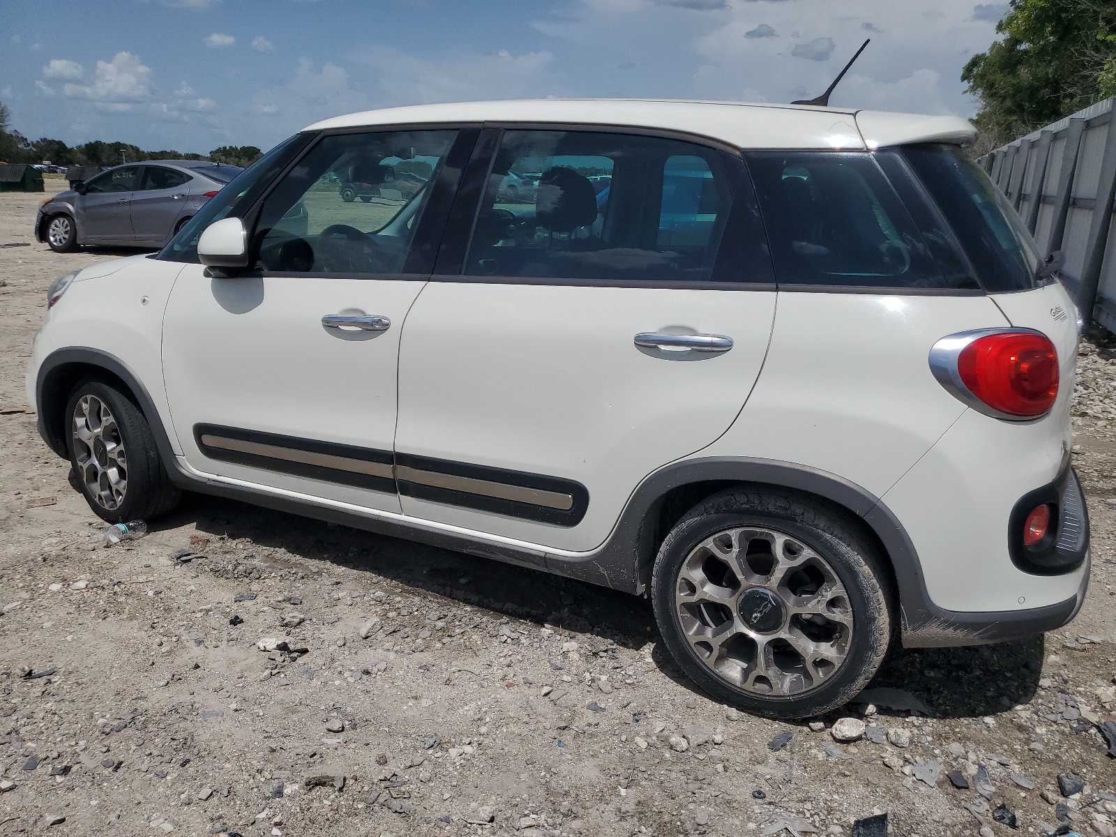 2014 Fiat 500L Trekking vin: ZFBCFADHXEZ019999