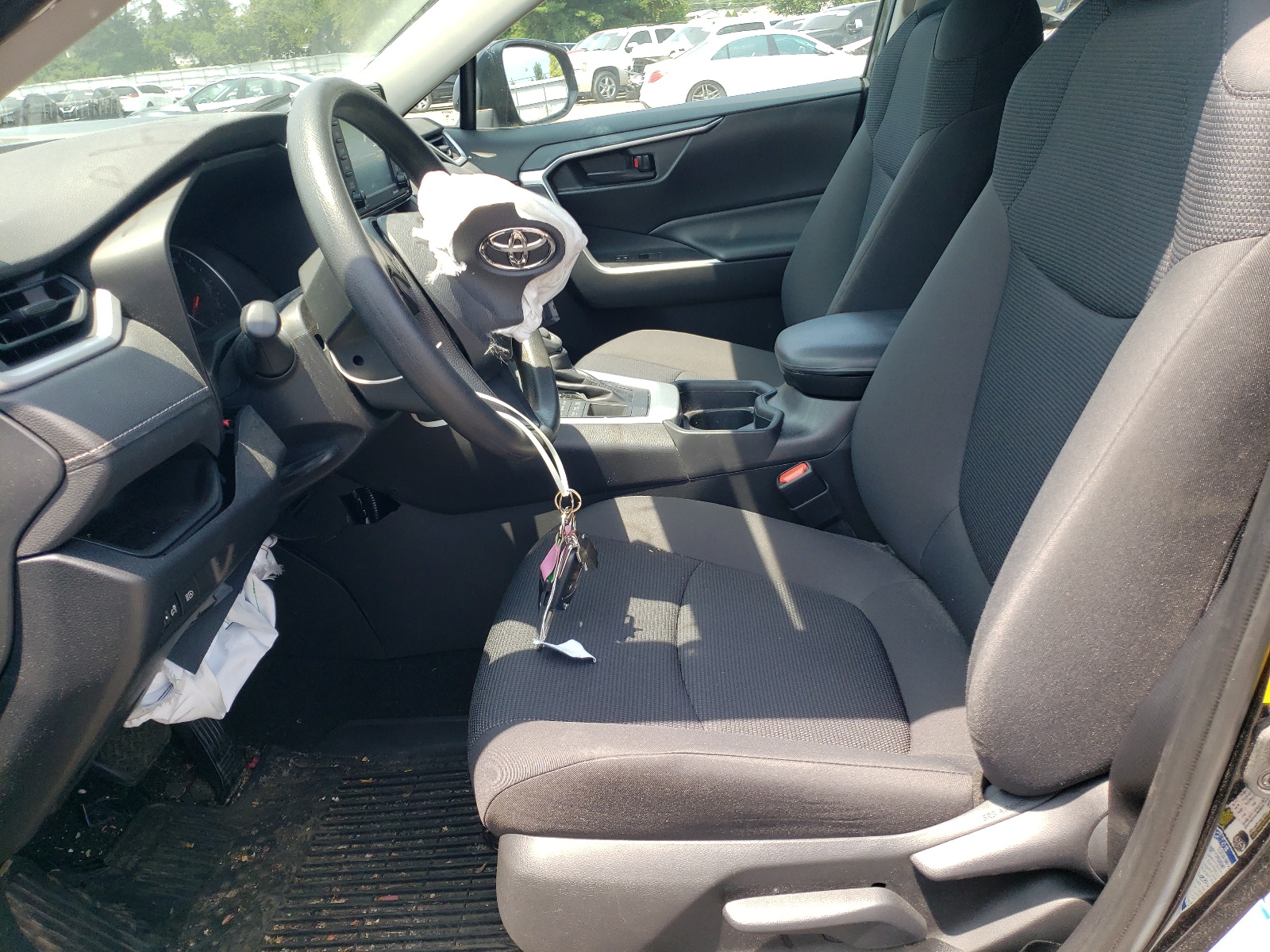 2T3G1RFV4LW085640 2020 Toyota Rav4 Le