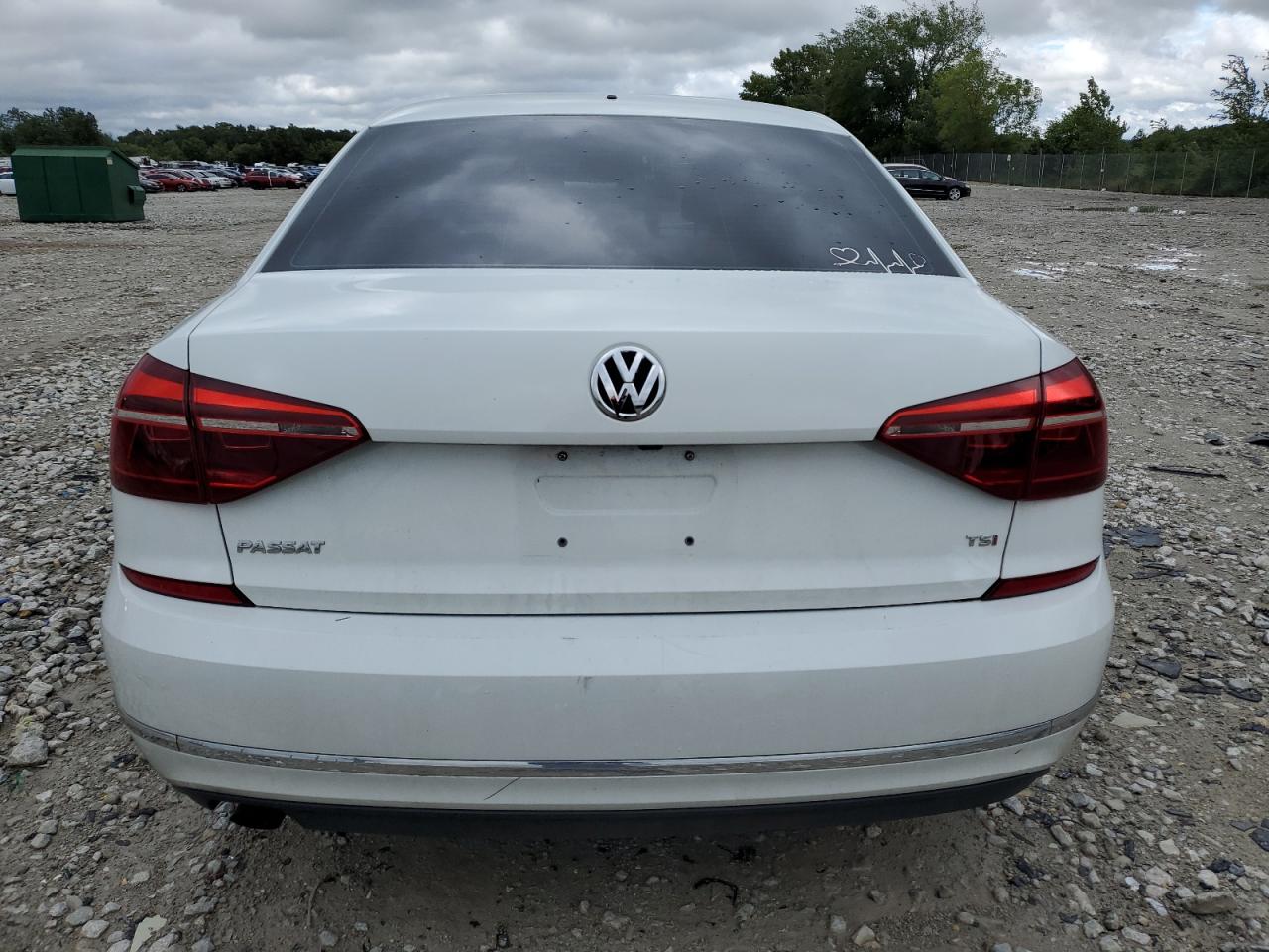 1VWAA7A3XJC000653 2018 Volkswagen Passat S