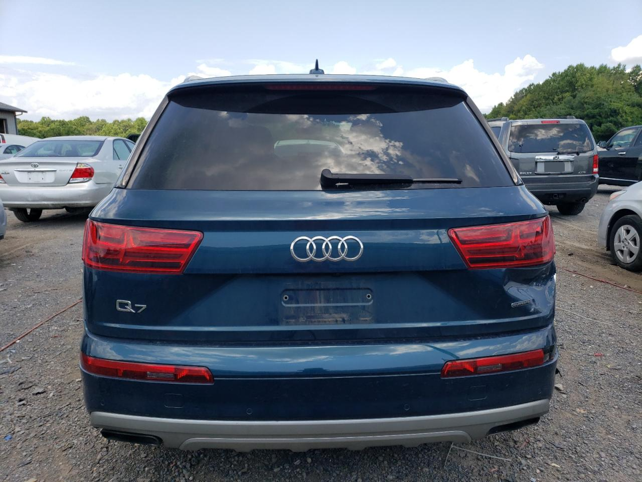 WA1LHAF7XJD034449 2018 Audi Q7 Premium Plus