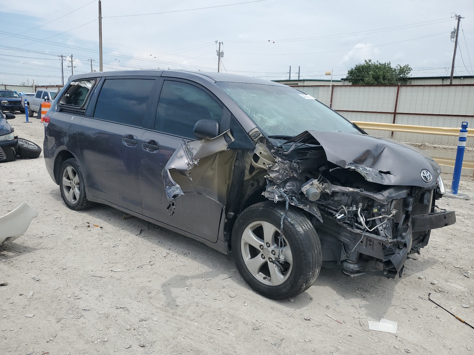 2014 Toyota Sienna vin: 5TDZK3DC7ES519848