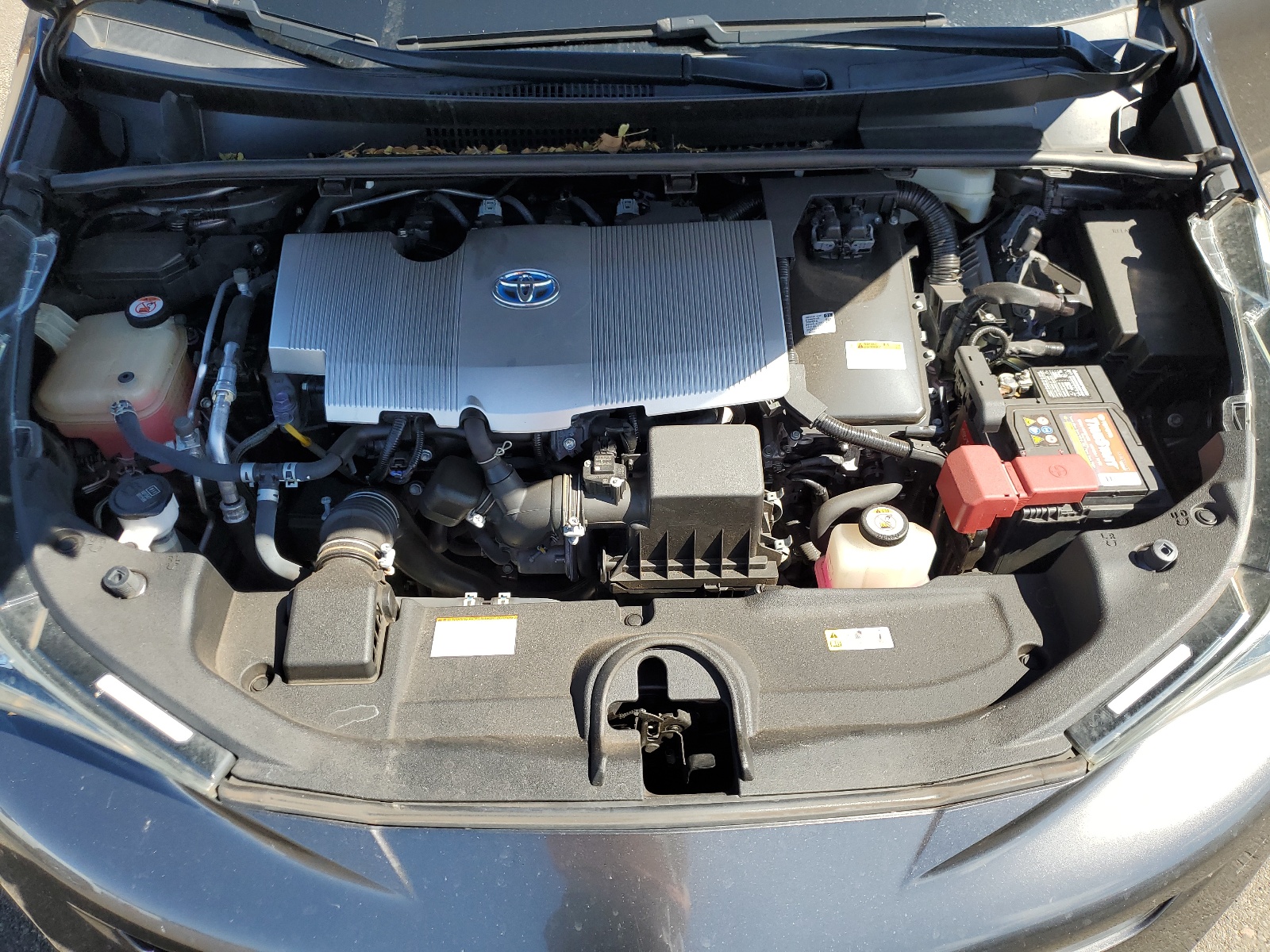 JTDKBRFUXJ3067335 2018 Toyota Prius