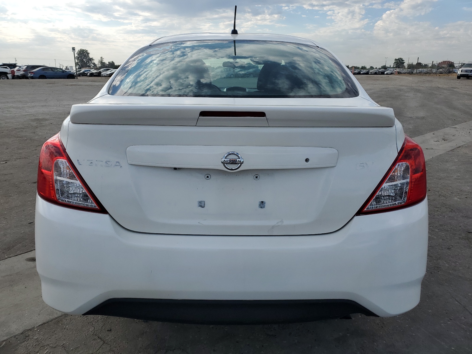 2019 Nissan Versa S vin: 3N1CN7AP8KL859378