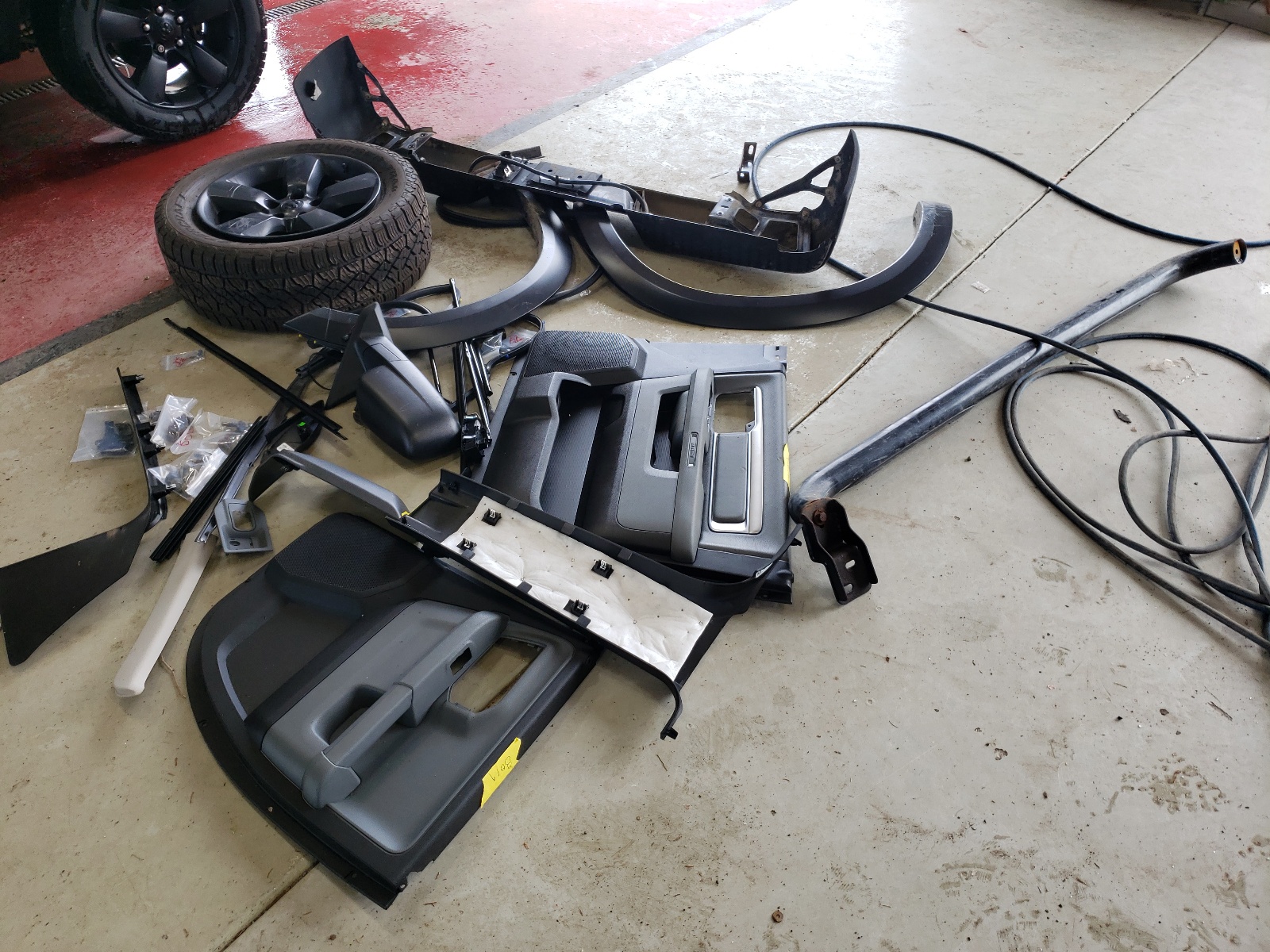 1C6RR7GG3KS670424 2019 Ram 1500 Classic Slt