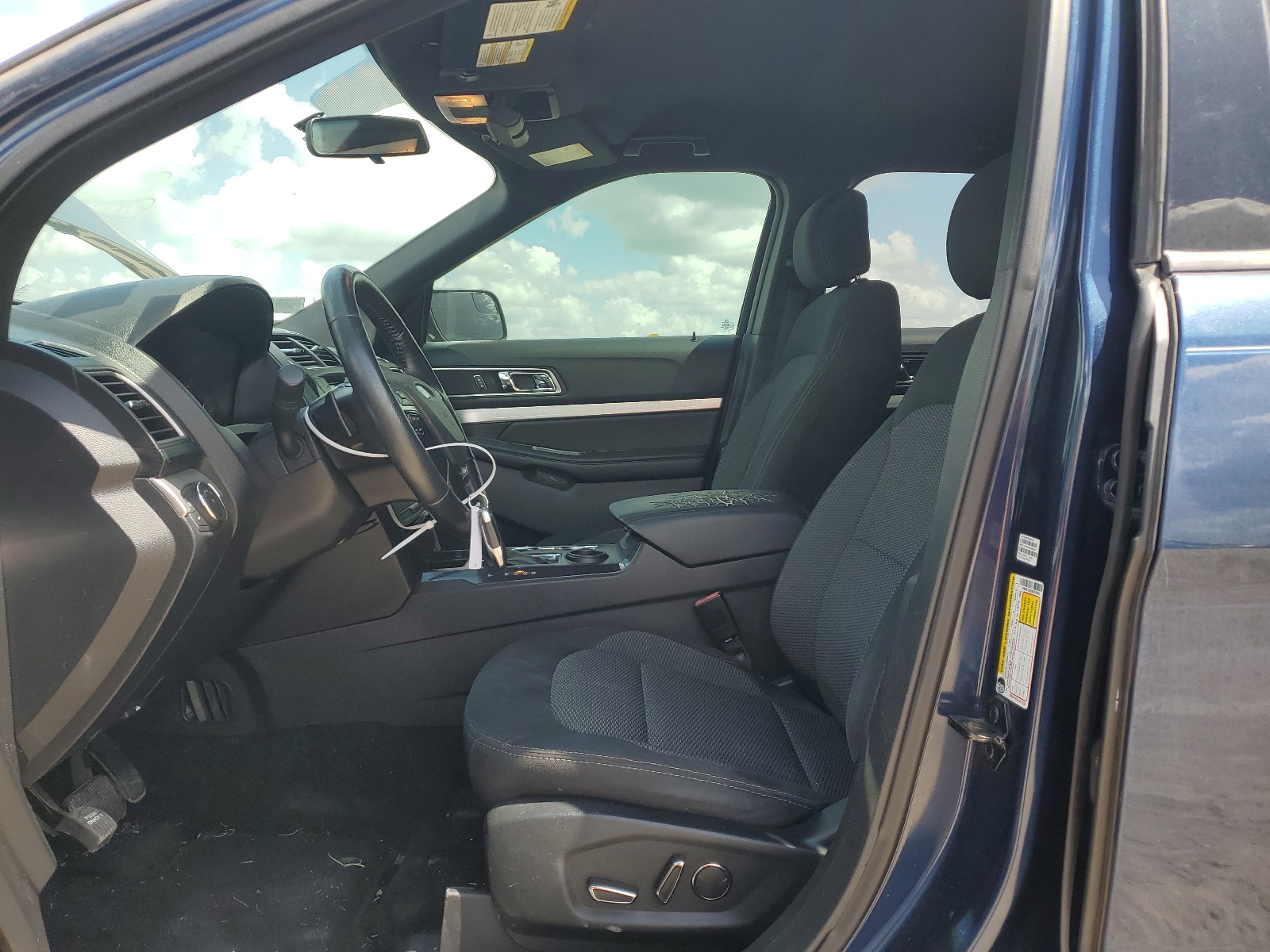 1FM5K7D82HGC53943 2017 Ford Explorer Xlt